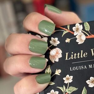 Olive a Good Book - Red Aspen Nail Dashes